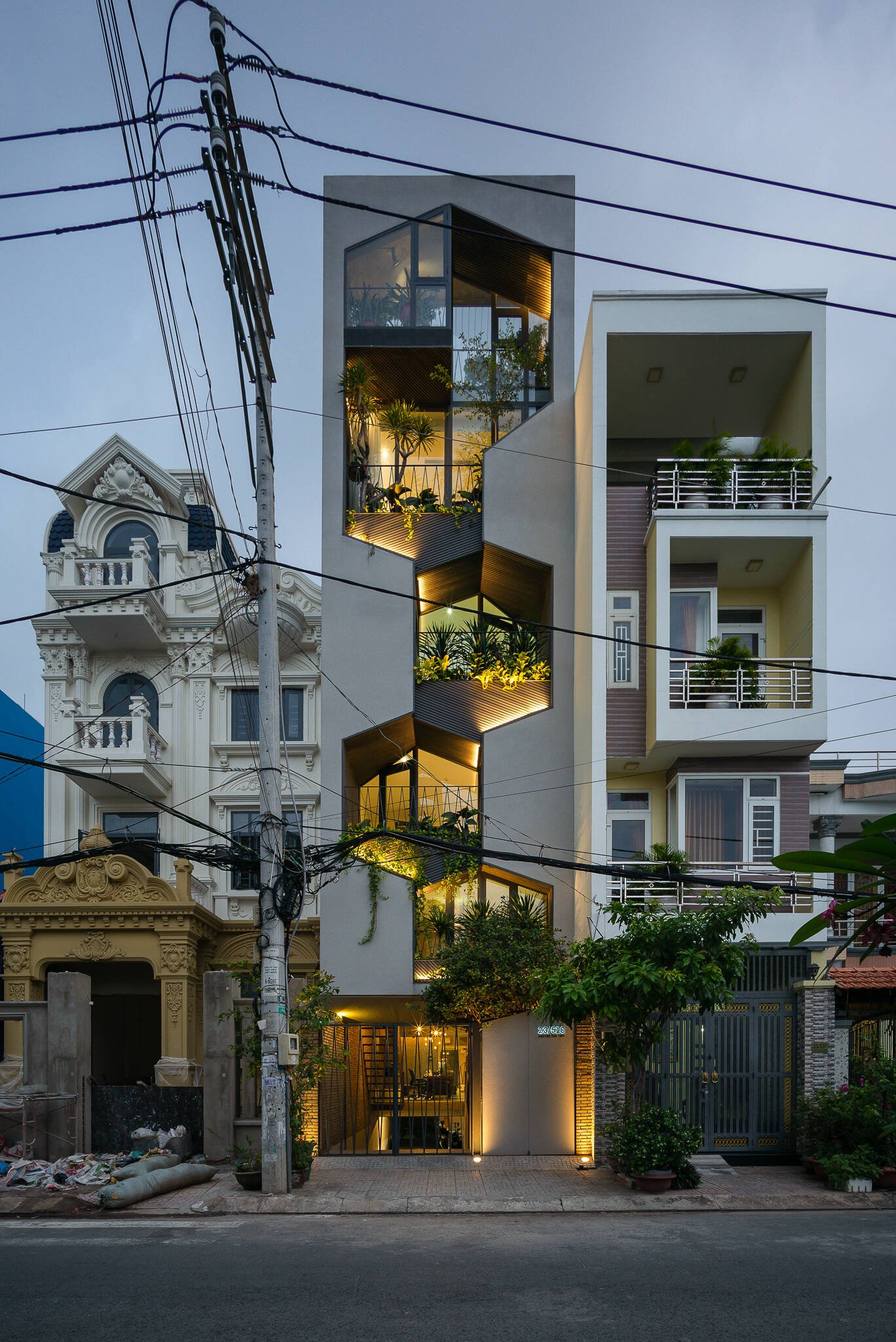 NHT House - Nhà ống 5 tầng thiết kế vừa để ở vừa cho thuê làm văn phòng